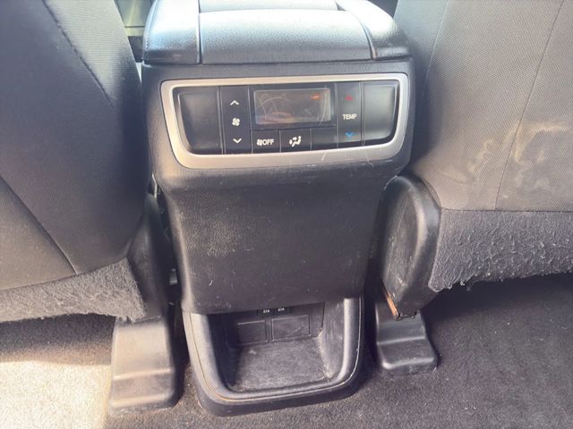 2018 Toyota Highlander LE I4 FWD - 22972212 - 19