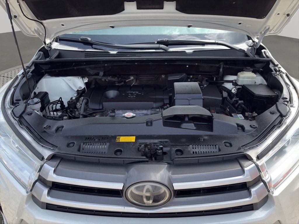 2018 Toyota Highlander LE I4 FWD - 22972212 - 24