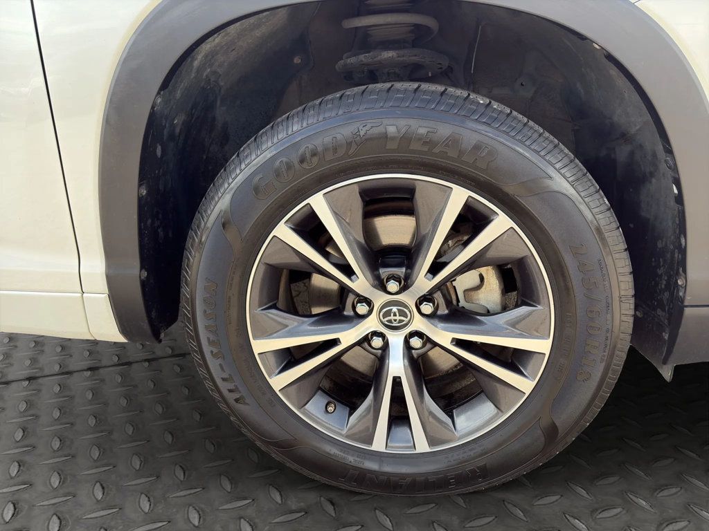 2018 Toyota Highlander LE I4 FWD - 22972212 - 28