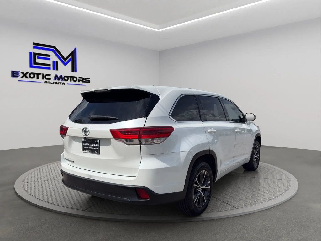 2018 Toyota Highlander LE I4 FWD - 22972212 - 4