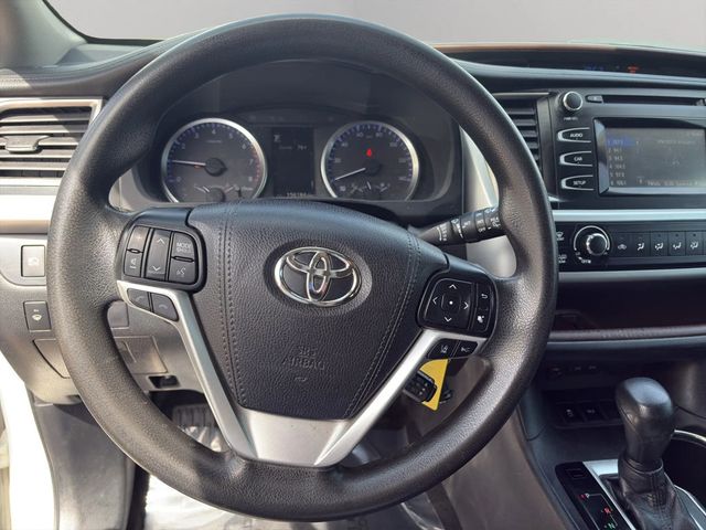 2018 Toyota Highlander LE I4 FWD - 22972212 - 8