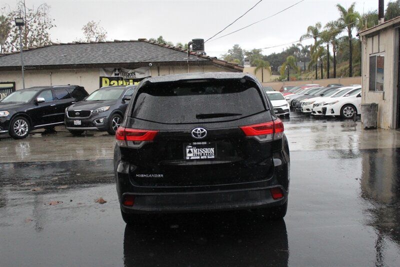 2018 Toyota Highlander LE I4 FWD - 22454382 - 5