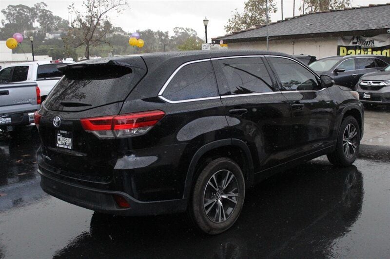 2018 Toyota Highlander LE I4 FWD - 22454382 - 6