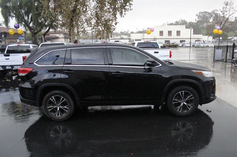 2018 Toyota Highlander LE I4 FWD - 22454382 - 7