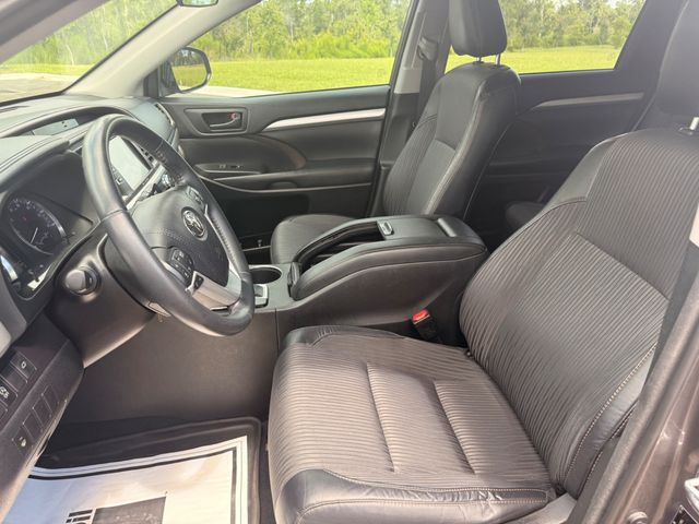 2018 Toyota Highlander LE Plus V6 - 23064004 - 9