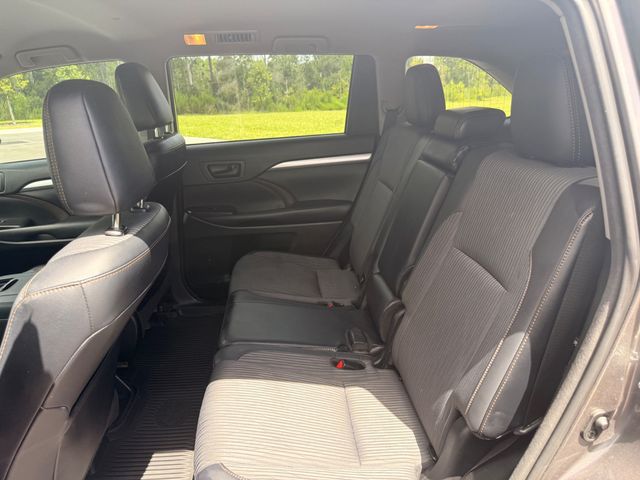 2018 Toyota Highlander LE Plus V6 - 23064004 - 12