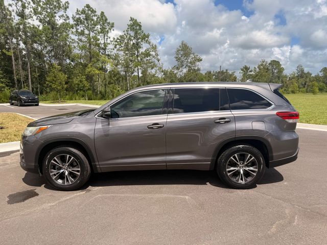 2018 Toyota Highlander LE Plus V6 - 23064004 - 16