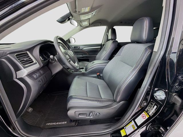 2018 Toyota Highlander LE Plus V6 AWD - 23027131 - 18