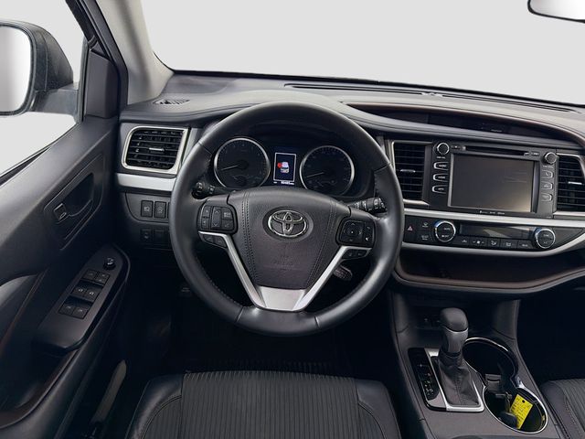 2018 Toyota Highlander LE Plus V6 AWD - 23027131 - 19
