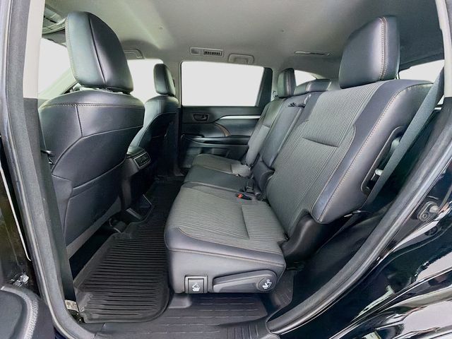 2018 Toyota Highlander LE Plus V6 AWD - 23027131 - 21