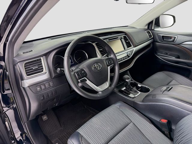 2018 Toyota Highlander LE Plus V6 AWD - 23027131 - 8