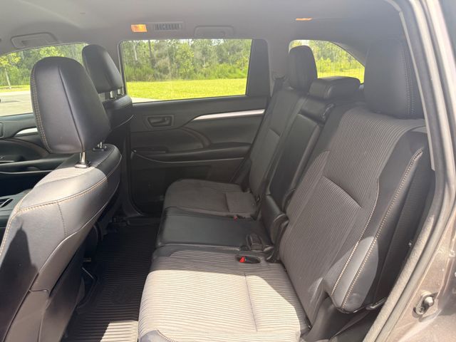 2018 Toyota Highlander LE Plus V6 FWD - 23064004 - 12