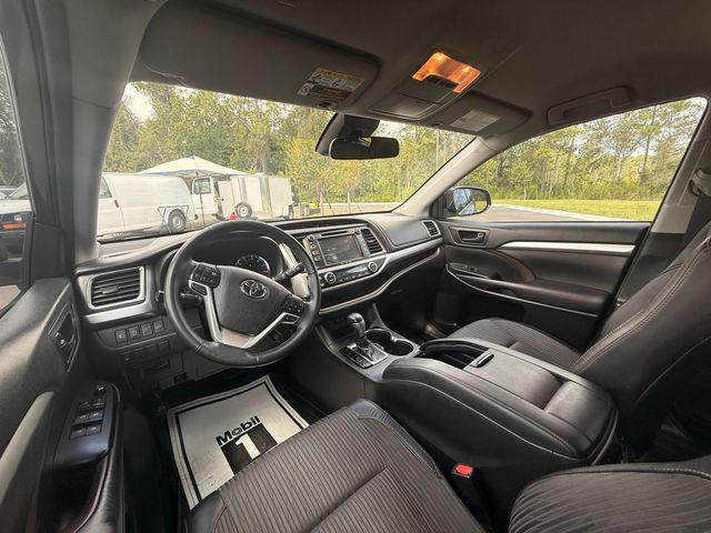 2018 Toyota Highlander LE Plus V6 FWD - 23064004 - 15