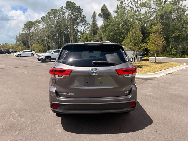 2018 Toyota Highlander LE Plus V6 FWD - 23064004 - 18