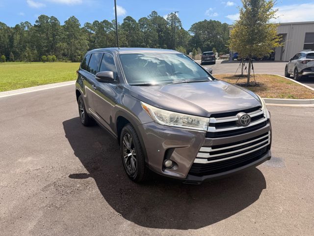 2018 Toyota Highlander LE Plus V6 FWD - 23064004 - 22