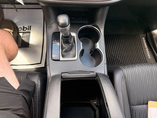 2018 Toyota Highlander LE Plus V6 FWD - 23064004 - 6