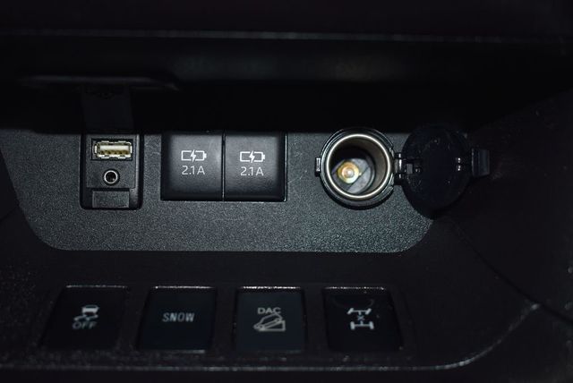 2018 Toyota Highlander LE V6 AWD - 22980777 - 18