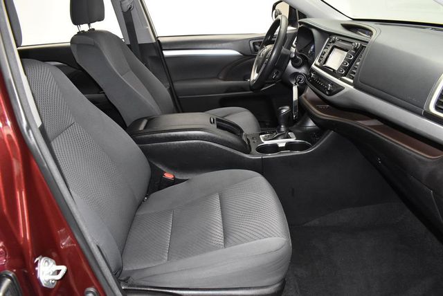 2018 Toyota Highlander LE V6 AWD - 22980777 - 21