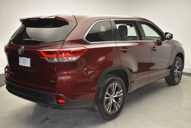 2018 Toyota Highlander LE V6 AWD - 22980777 - 4