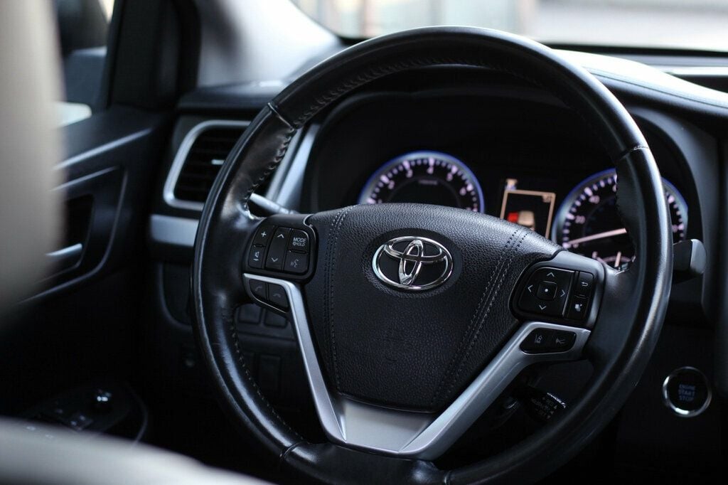 2018 Toyota Highlander XLE photo 32