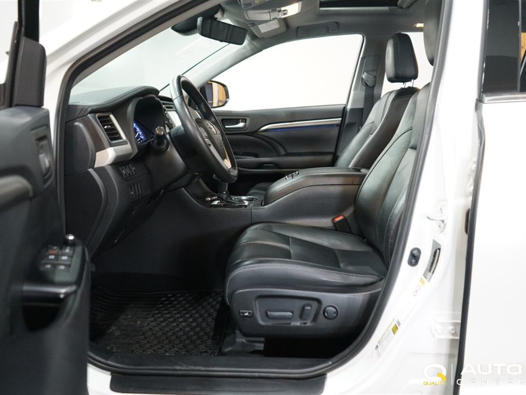 2018 Toyota Highlander SE V6 AWD - 22974761 - 17