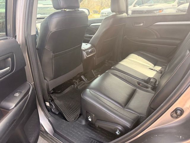 2018 Toyota Highlander XLE V6 AWD - 23001660 - 17