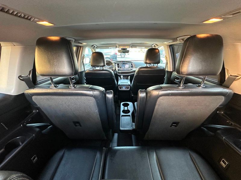 2018 Toyota Highlander XLE V6 AWD - 22916533 - 9
