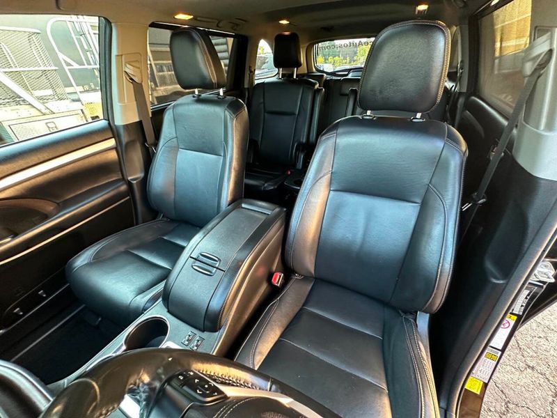 2018 Toyota Highlander XLE V6 AWD - 22916533 - 24