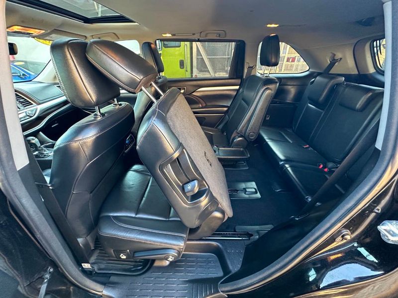 2018 Toyota Highlander XLE V6 AWD - 22916533 - 28