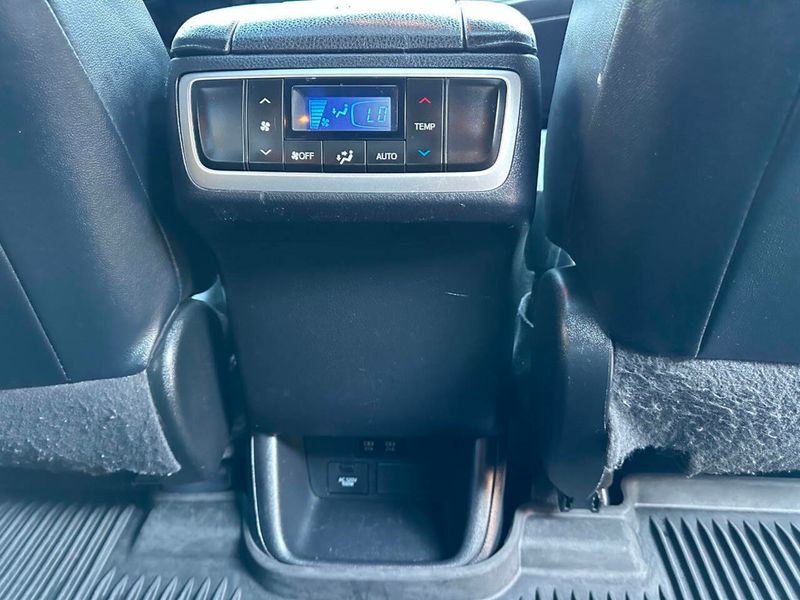 2018 Toyota Highlander XLE V6 AWD - 22916533 - 33