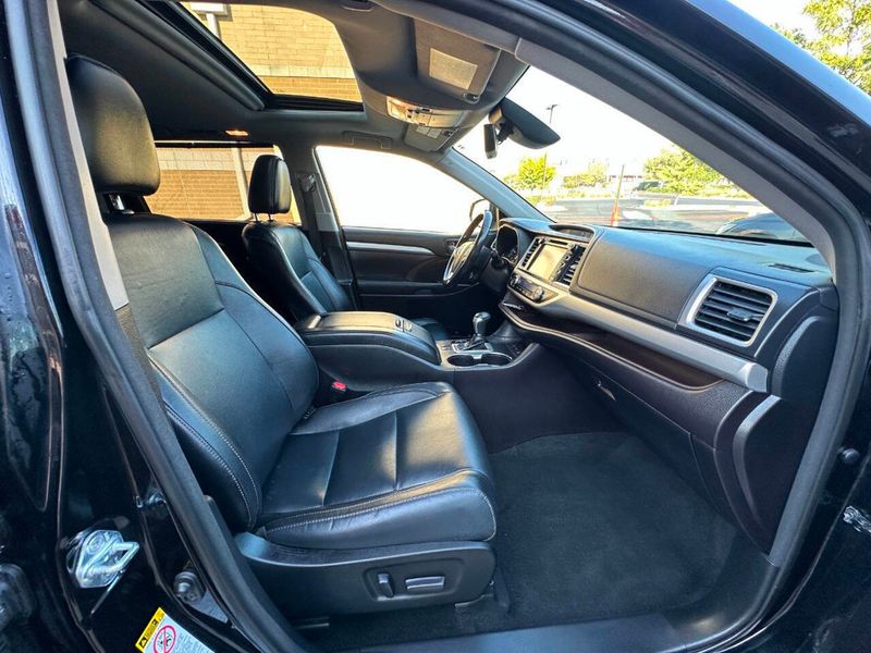 2018 Toyota Highlander XLE V6 AWD - 22916533 - 37