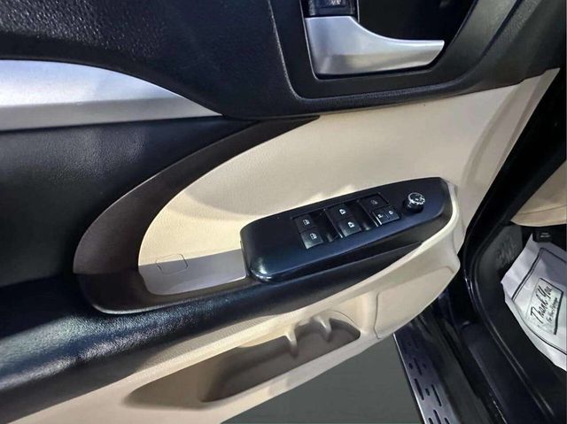 2018 Toyota Highlander XLE V6 AWD - 22937884 - 9