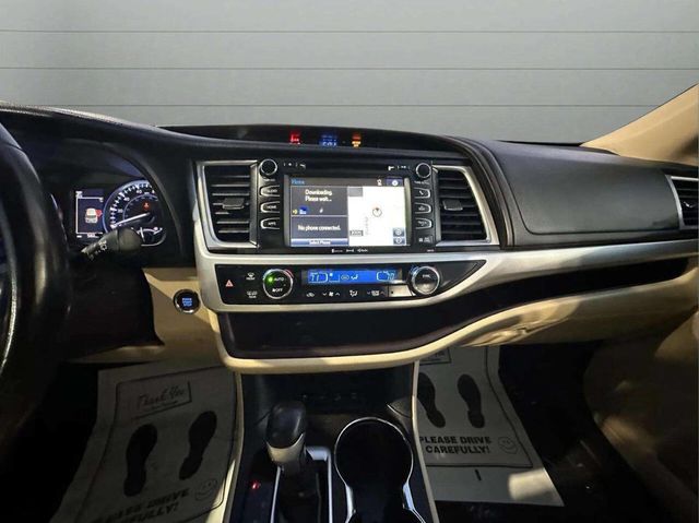 2018 Toyota Highlander XLE V6 AWD - 22937884 - 21