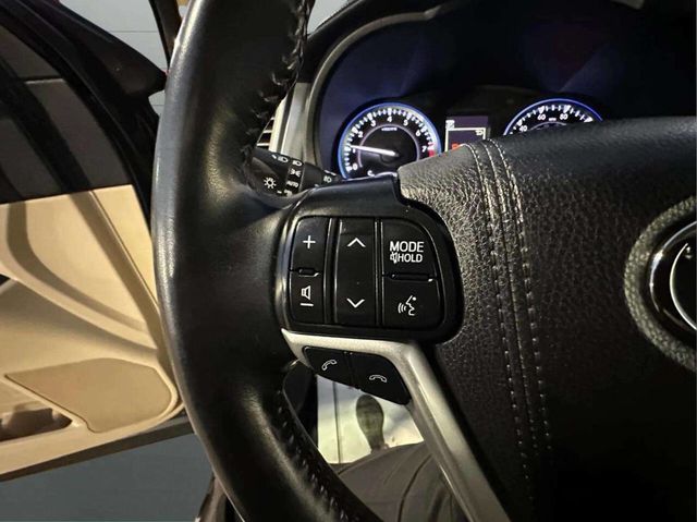 2018 Toyota Highlander XLE V6 AWD - 22937884 - 31