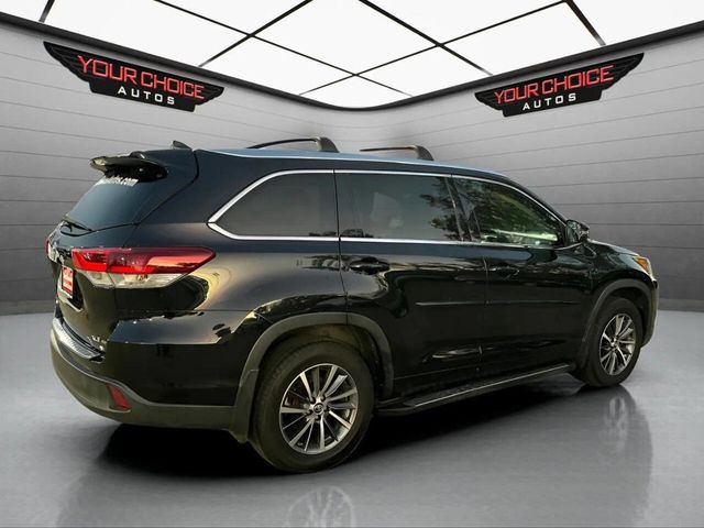 2018 Toyota Highlander XLE V6 AWD - 22937884 - 4