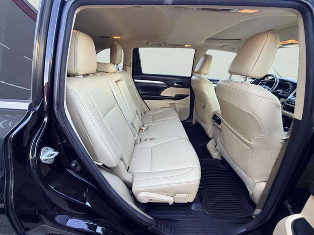 2018 Toyota Highlander XLE V6 AWD - 23036125 - 30