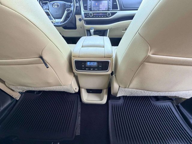 2018 Toyota Highlander XLE V6 AWD - 23036125 - 32
