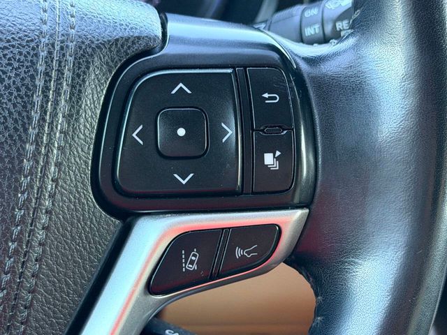 2018 Toyota Highlander XLE V6 AWD - 23036125 - 39