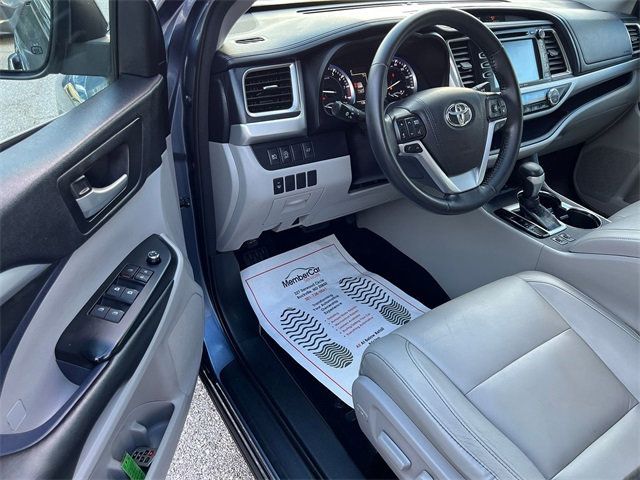 2018 Toyota Highlander XLE V6 AWD - 22924288 - 9