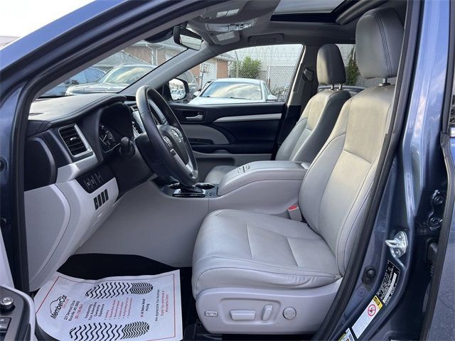 2018 Toyota Highlander XLE V6 AWD - 22924288 - 11