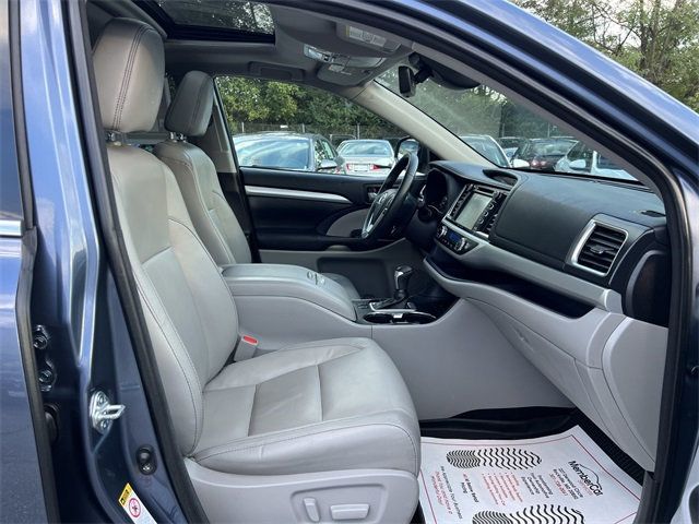 2018 Toyota Highlander XLE V6 AWD - 22924288 - 21