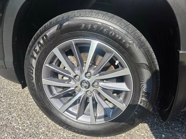 2018 Toyota Highlander XLE V6 AWD - 23047095 - 21