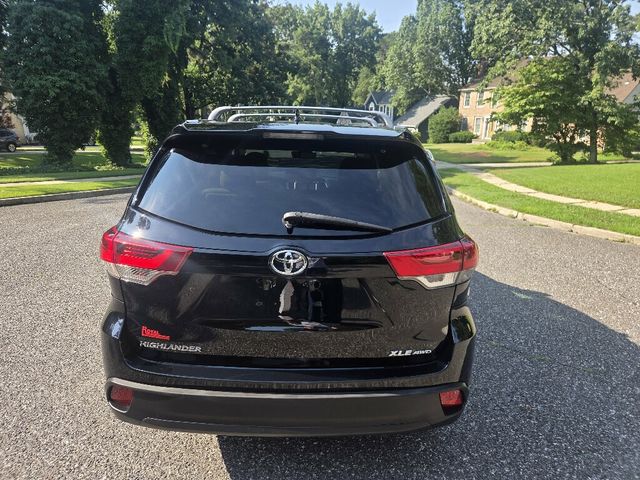 2018 Toyota Highlander XLE V6 AWD - 23047095 - 3