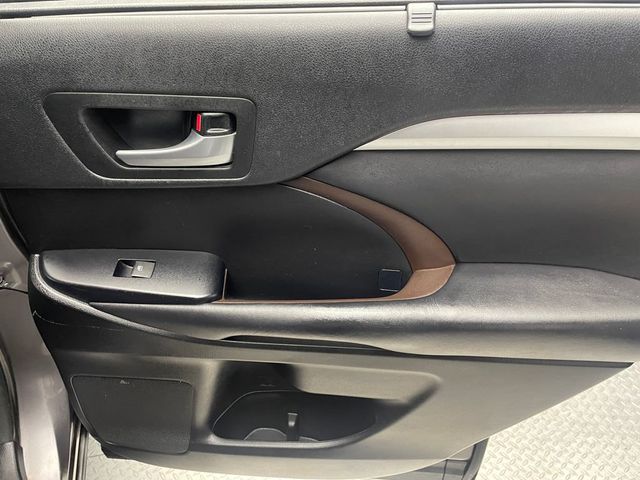 2018 Toyota Highlander XLE V6 AWD - 22997040 - 35