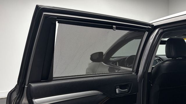 2018 Toyota Highlander XLE V6 AWD - 23037065 - 29