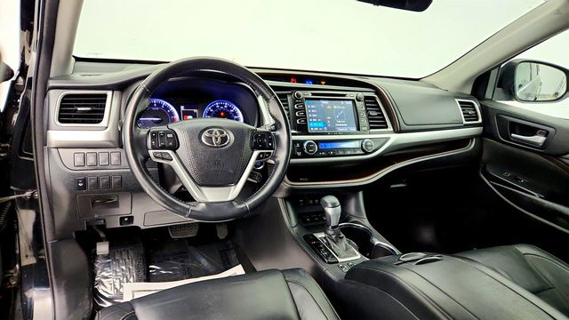 2018 Toyota Highlander XLE V6 AWD - 23031001 - 12