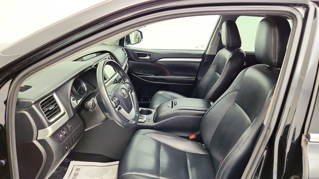 2018 Toyota Highlander XLE V6 AWD - 23031001 - 19