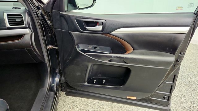 2018 Toyota Highlander XLE V6 AWD - 23031001 - 26