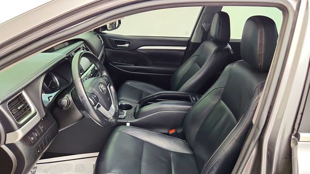 2018 Toyota Highlander XLE V6 AWD - 23041446 - 17