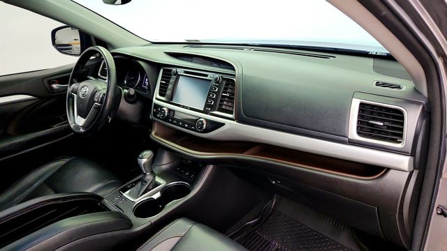 2018 Toyota Highlander XLE V6 AWD - 23041446 - 22